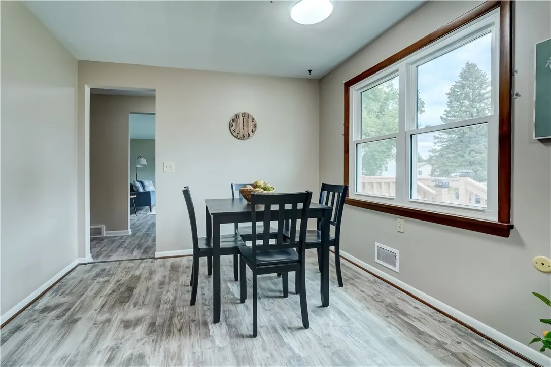 41 Ridge Castle Drive, Irondequoit, New York 14622, Irondequoit, New York 14622, 3 Bedrooms Bedrooms, 6 Rooms Rooms,1 BathroomBathrooms,Residential,For Sale,41 Ridge Castle Drive, Irondequoit, New York 14622,0,R1630134