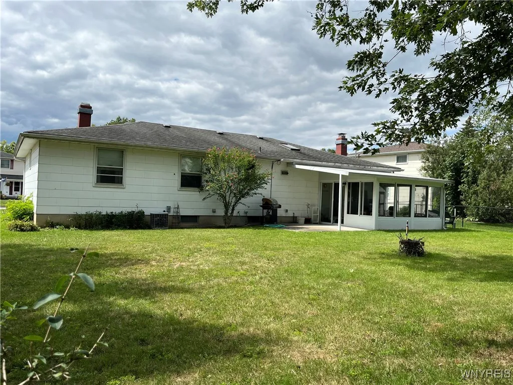 15 Creekview Drive, West Seneca, New York 14224, West Seneca, New York 14224, 3 Bedrooms Bedrooms, 7 Rooms Rooms,2 BathroomsBathrooms,Residential,For Sale,15 Creekview Drive, West Seneca, New York 14224,0,B1634714