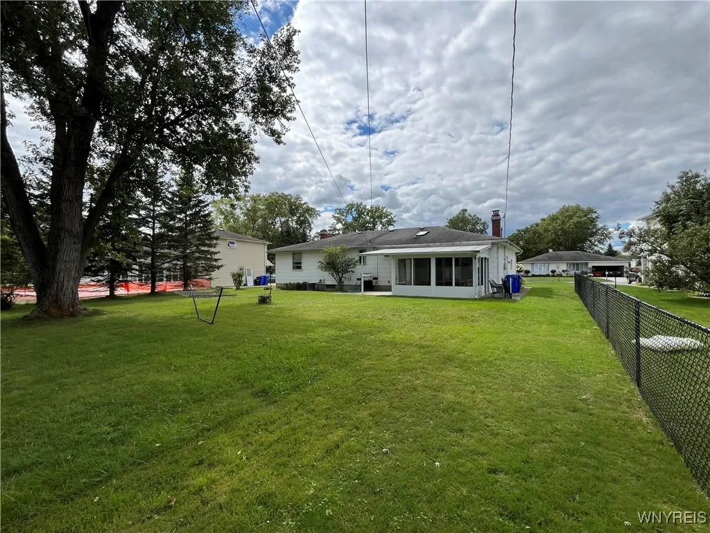 15 Creekview Drive, West Seneca, New York 14224, West Seneca, New York 14224, 3 Bedrooms Bedrooms, 7 Rooms Rooms,2 BathroomsBathrooms,Residential,For Sale,15 Creekview Drive, West Seneca, New York 14224,0,B1634714