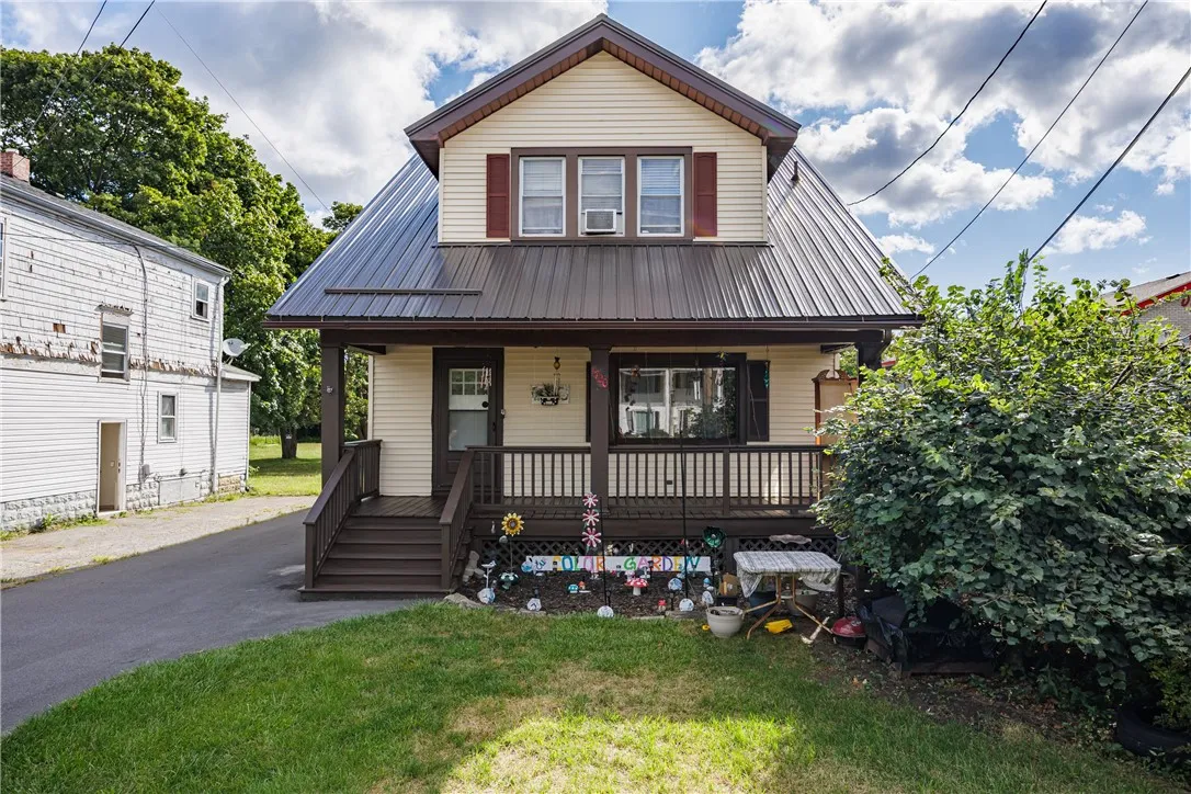 1720 Portland Avenue, Irondequoit, New York 14617, Irondequoit, New York 14617, 6 Bedrooms Bedrooms, ,2 BathroomsBathrooms,Residential,Closed,1720 Portland Avenue, Irondequoit, New York 14617,0,R1634046