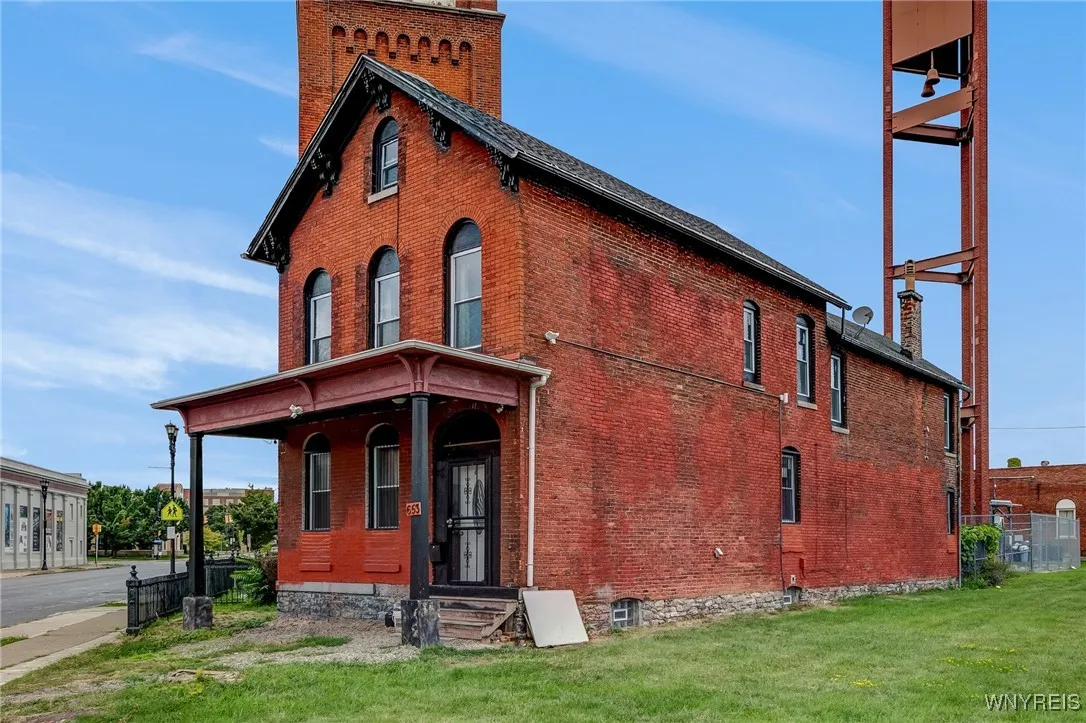653 Michigan Avenue, Buffalo, New York 14203, Buffalo, New York 14203, 6 Bedrooms Bedrooms, ,2 BathroomsBathrooms,Residential,For Sale,653 Michigan Avenue, Buffalo, New York 14203,0,B1634780