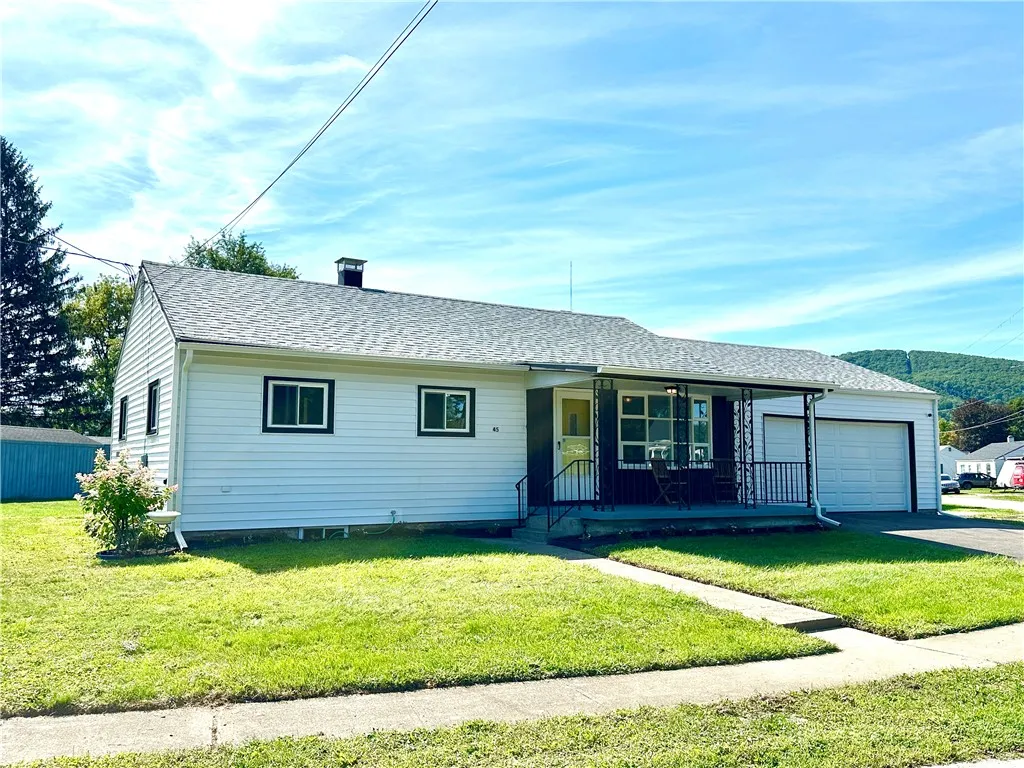 45 Riverside Circle, Corning, New York 14830, Corning, New York 14830, 3 Bedrooms Bedrooms, 5 Rooms Rooms,1 BathroomBathrooms,Residential,For Sale,45 Riverside Circle, Corning, New York 14830,0,R1634938