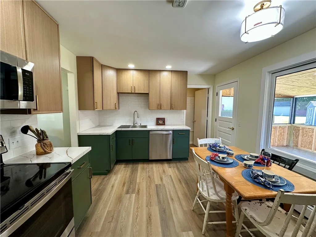 45 Riverside Circle, Corning, New York 14830, Corning, New York 14830, 3 Bedrooms Bedrooms, 5 Rooms Rooms,1 BathroomBathrooms,Residential,For Sale,45 Riverside Circle, Corning, New York 14830,0,R1634938