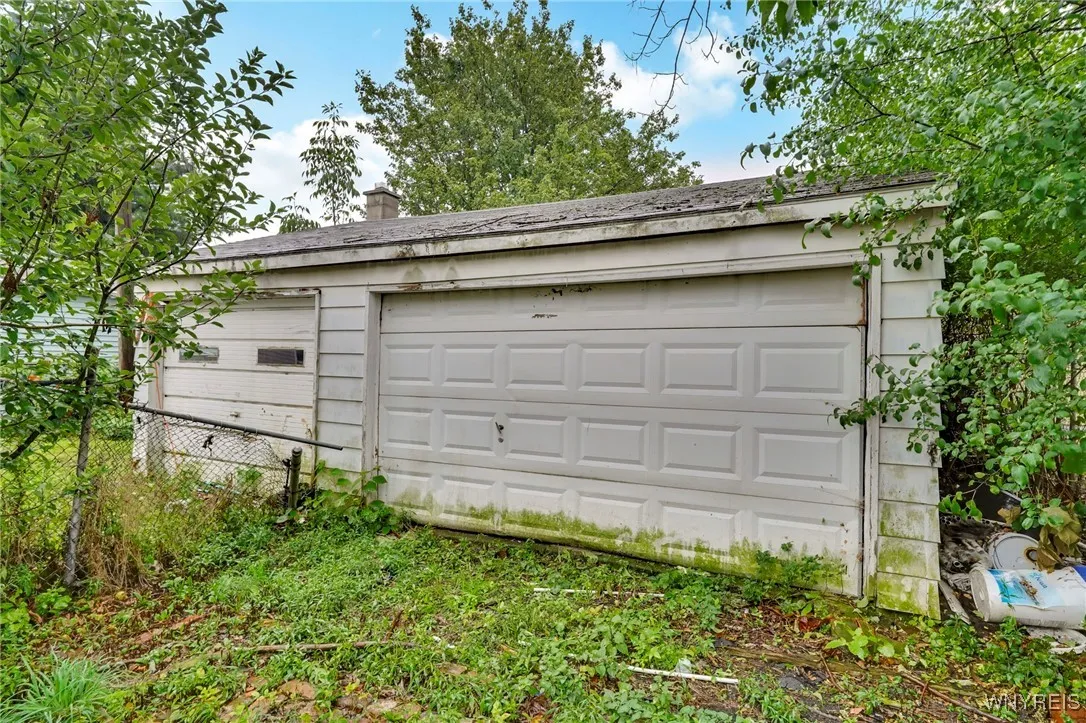 335 Austin Street, Buffalo, New York 14207, Buffalo, New York 14207, 4 Bedrooms Bedrooms, 8 Rooms Rooms,1 BathroomBathrooms,Residential,For Sale,335 Austin Street, Buffalo, New York 14207,0,B1634952