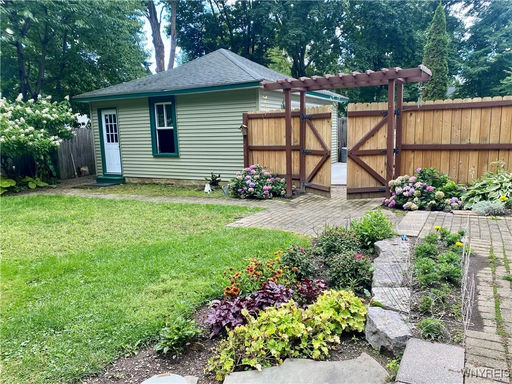 8489 North Main Street, Eden, New York 14057, Eden, New York 14057, 4 Bedrooms Bedrooms, 9 Rooms Rooms,3 BathroomsBathrooms,Residential,Closed,8489 North Main Street, Eden, New York 14057,0,B1634962