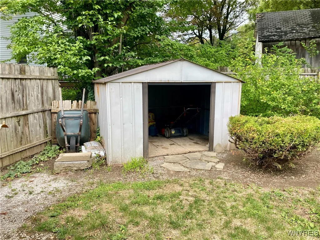 8489 North Main Street, Eden, New York 14057, Eden, New York 14057, 4 Bedrooms Bedrooms, 9 Rooms Rooms,3 BathroomsBathrooms,Residential,Closed,8489 North Main Street, Eden, New York 14057,0,B1634962