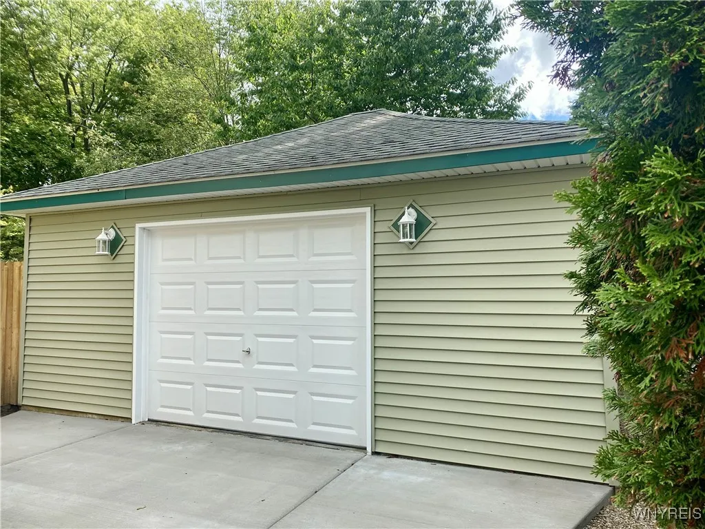 8489 North Main Street, Eden, New York 14057, Eden, New York 14057, 4 Bedrooms Bedrooms, 9 Rooms Rooms,3 BathroomsBathrooms,Residential,Closed,8489 North Main Street, Eden, New York 14057,0,B1634962