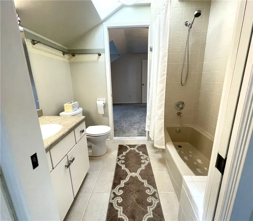 Second-Floor Full Bath