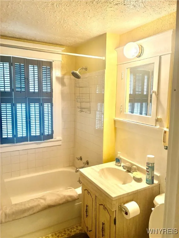 Full bath on 2nd floor