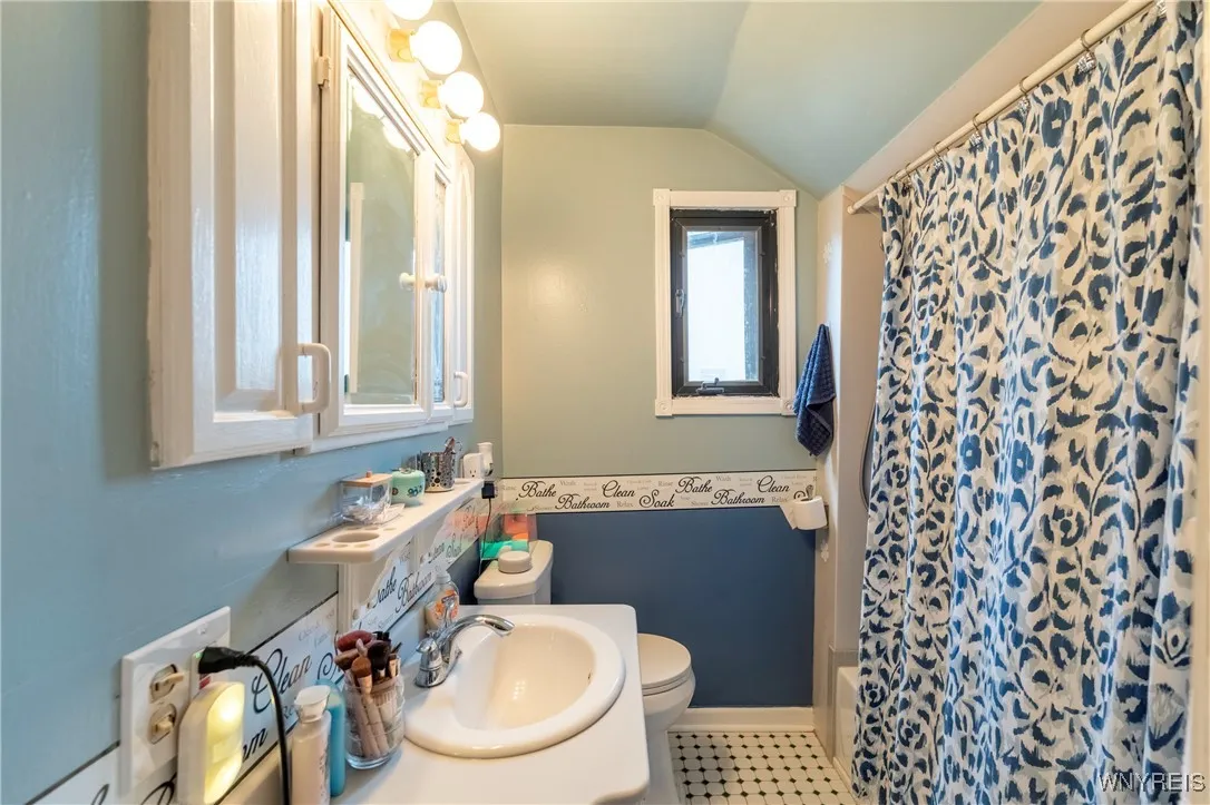 24 Downing St, Buffalo, New York 14220, Buffalo, New York 14220, 3 Bedrooms Bedrooms, 8 Rooms Rooms,1 BathroomBathrooms,Residential,For Sale,24 Downing St, Buffalo, New York 14220,0,B1634878