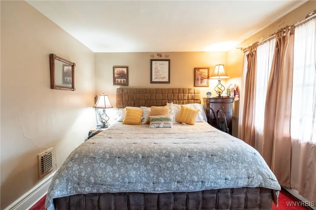 24 Downing St, Buffalo, New York 14220, Buffalo, New York 14220, 3 Bedrooms Bedrooms, 8 Rooms Rooms,1 BathroomBathrooms,Residential,For Sale,24 Downing St, Buffalo, New York 14220,0,B1634878