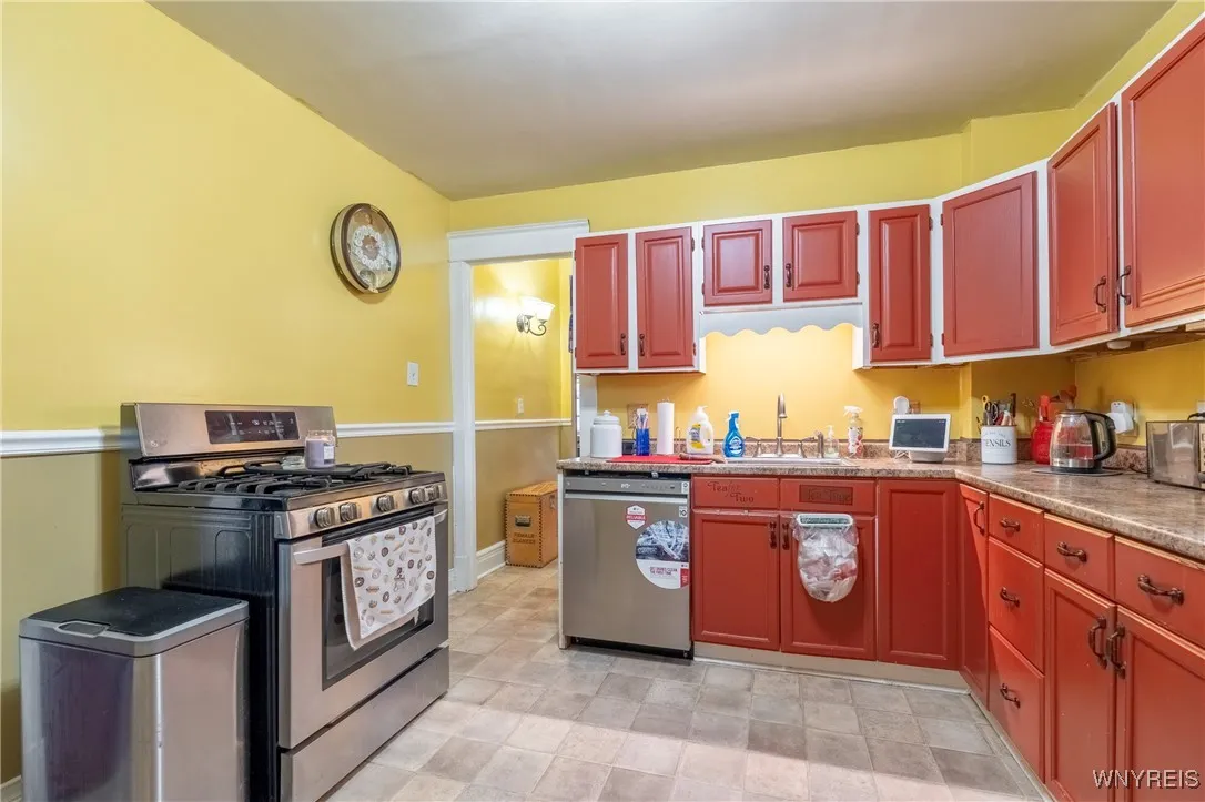 24 Downing St, Buffalo, New York 14220, Buffalo, New York 14220, 3 Bedrooms Bedrooms, 8 Rooms Rooms,1 BathroomBathrooms,Residential,For Sale,24 Downing St, Buffalo, New York 14220,0,B1634878