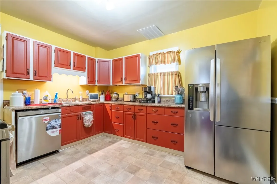24 Downing St, Buffalo, New York 14220, Buffalo, New York 14220, 3 Bedrooms Bedrooms, 8 Rooms Rooms,1 BathroomBathrooms,Residential,For Sale,24 Downing St, Buffalo, New York 14220,0,B1634878