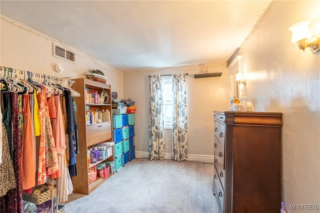 24 Downing St, Buffalo, New York 14220, Buffalo, New York 14220, 3 Bedrooms Bedrooms, 8 Rooms Rooms,1 BathroomBathrooms,Residential,For Sale,24 Downing St, Buffalo, New York 14220,0,B1634878