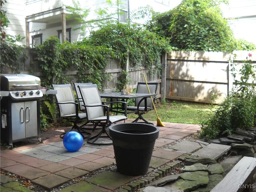 217 Green Street, Syracuse, New York 13203, Syracuse, New York 13203, 5 Bedrooms Bedrooms, ,2 BathroomsBathrooms,Residential,For Sale,217 Green Street, Syracuse, New York 13203,0,S1634533