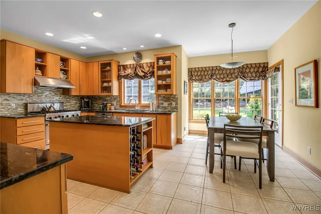 1 North Woodside Lane, Amherst, New York 14221, Amherst, New York 14221, 4 Bedrooms Bedrooms, 10 Rooms Rooms,3 BathroomsBathrooms,Residential,For Sale,1 North Woodside Lane, Amherst, New York 14221,0,B1634726
