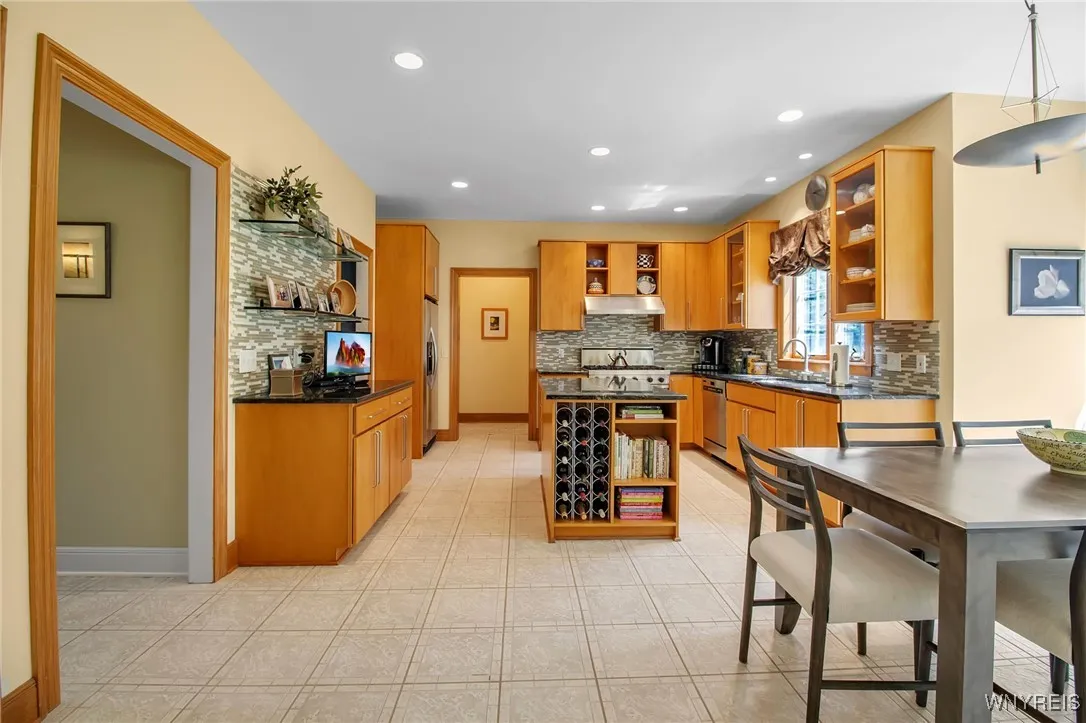 1 North Woodside Lane, Amherst, New York 14221, Amherst, New York 14221, 4 Bedrooms Bedrooms, 10 Rooms Rooms,3 BathroomsBathrooms,Residential,For Sale,1 North Woodside Lane, Amherst, New York 14221,0,B1634726