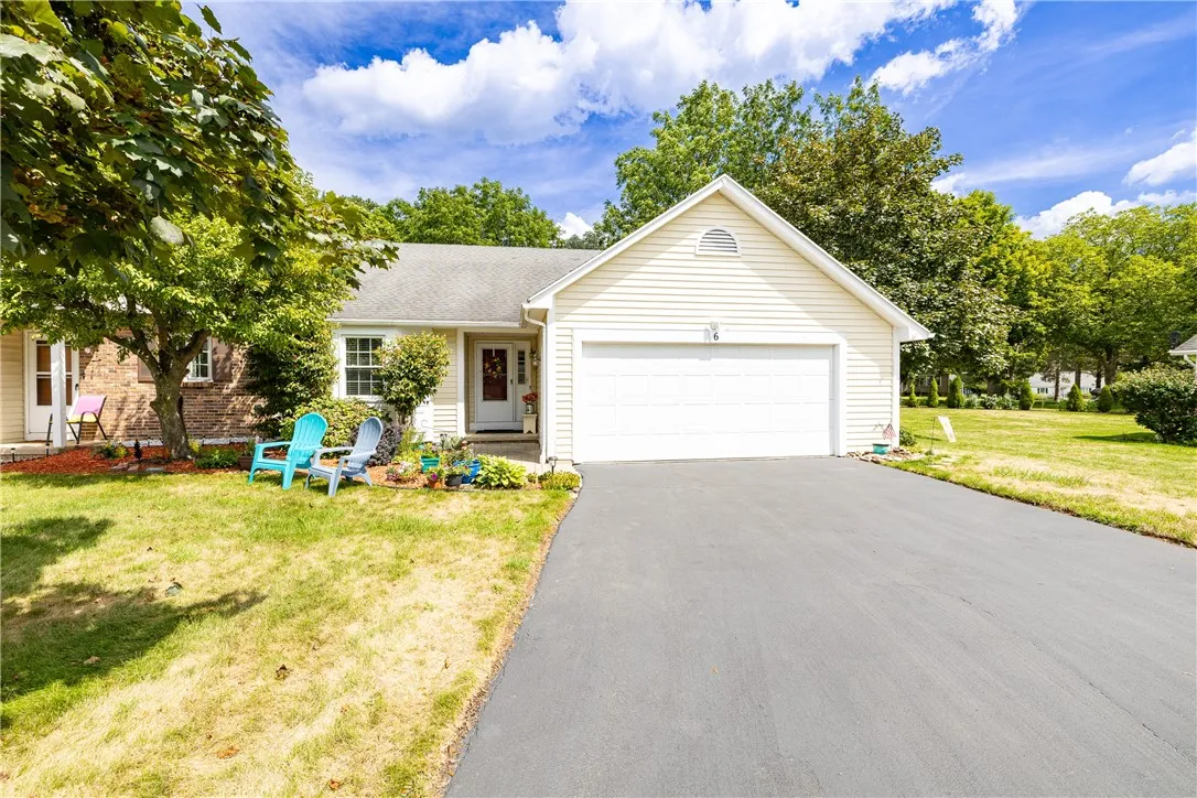 6 Hampton Circle, Perinton, New York 14450, Perinton, New York 14450, 2 Bedrooms Bedrooms, 5 Rooms Rooms,2 BathroomsBathrooms,Residential,For Sale,6 Hampton Circle, Perinton, New York 14450,0,R1634951