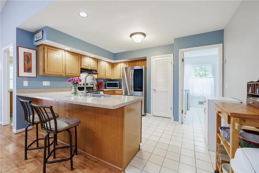 6 Hampton Circle, Perinton, New York 14450, Perinton, New York 14450, 2 Bedrooms Bedrooms, 5 Rooms Rooms,2 BathroomsBathrooms,Residential,For Sale,6 Hampton Circle, Perinton, New York 14450,0,R1634951