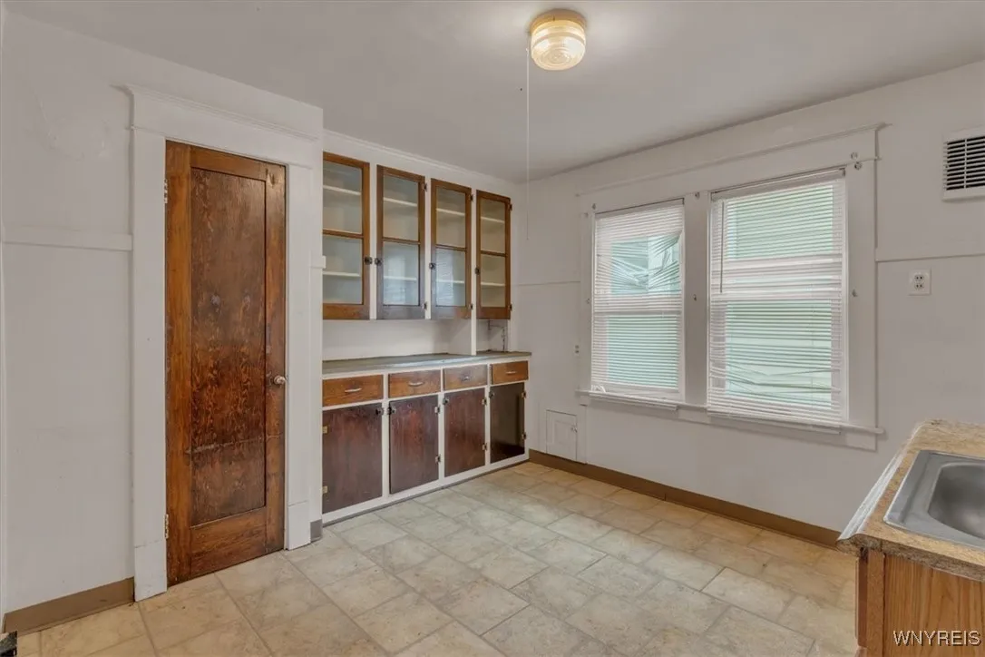 24 Argus Street, Buffalo, New York 14207, Buffalo, New York 14207, 4 Bedrooms Bedrooms, ,2 BathroomsBathrooms,Residential,For Sale,24 Argus Street, Buffalo, New York 14207,0,B1633570