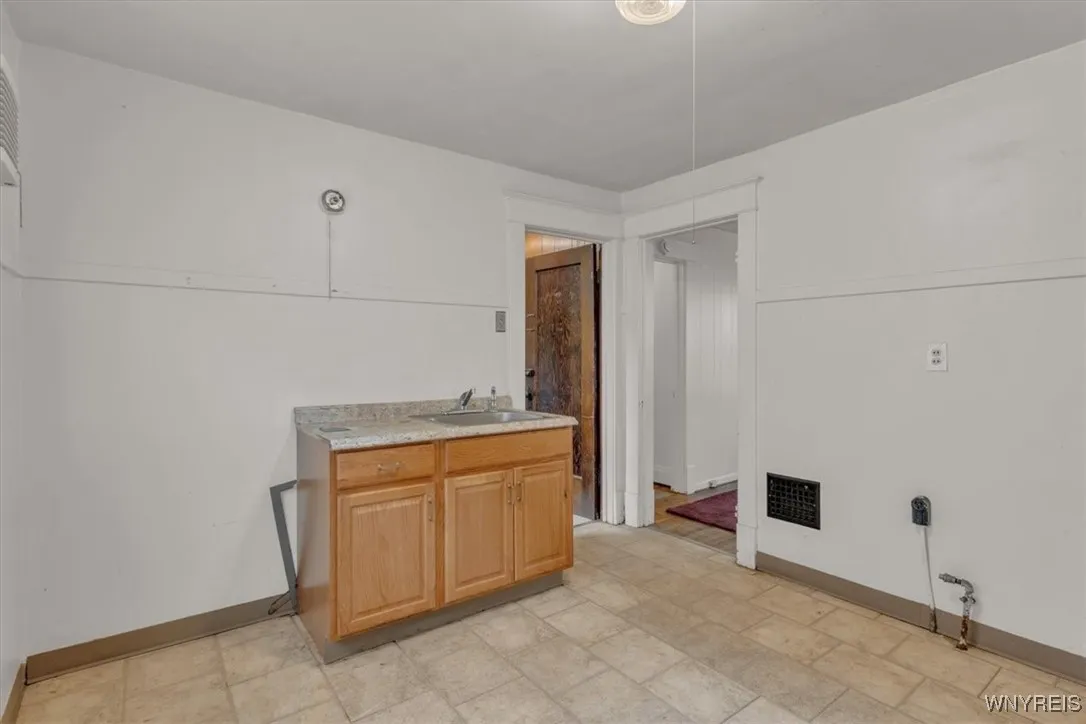 24 Argus Street, Buffalo, New York 14207, Buffalo, New York 14207, 4 Bedrooms Bedrooms, ,2 BathroomsBathrooms,Residential,For Sale,24 Argus Street, Buffalo, New York 14207,0,B1633570