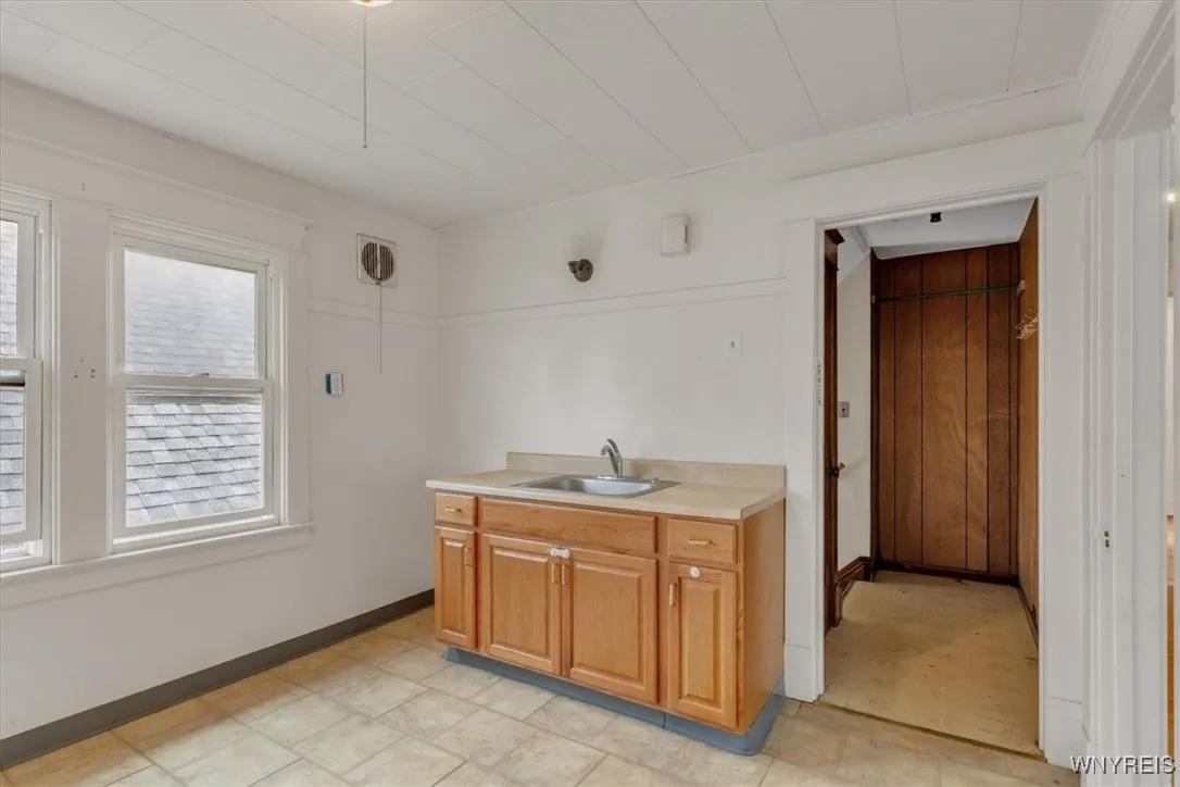 24 Argus Street, Buffalo, New York 14207, Buffalo, New York 14207, 4 Bedrooms Bedrooms, ,2 BathroomsBathrooms,Residential,For Sale,24 Argus Street, Buffalo, New York 14207,0,B1633570