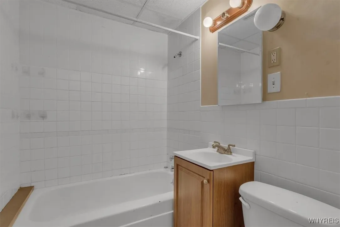 24 Argus Street, Buffalo, New York 14207, Buffalo, New York 14207, 4 Bedrooms Bedrooms, ,2 BathroomsBathrooms,Residential,For Sale,24 Argus Street, Buffalo, New York 14207,0,B1633570