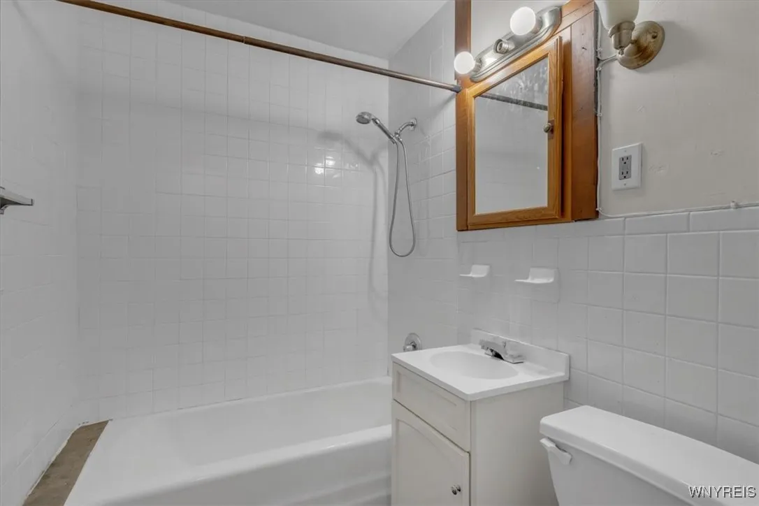 24 Argus Street, Buffalo, New York 14207, Buffalo, New York 14207, 4 Bedrooms Bedrooms, ,2 BathroomsBathrooms,Residential,For Sale,24 Argus Street, Buffalo, New York 14207,0,B1633570