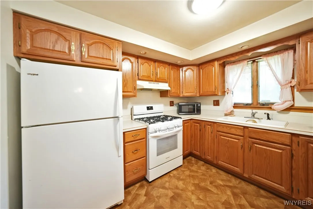 142 Sky Hi Drive, West Seneca, New York 14224, West Seneca, New York 14224, 3 Bedrooms Bedrooms, 8 Rooms Rooms,1 BathroomBathrooms,Residential,For Sale,142 Sky Hi Drive, West Seneca, New York 14224,0,B1634693
