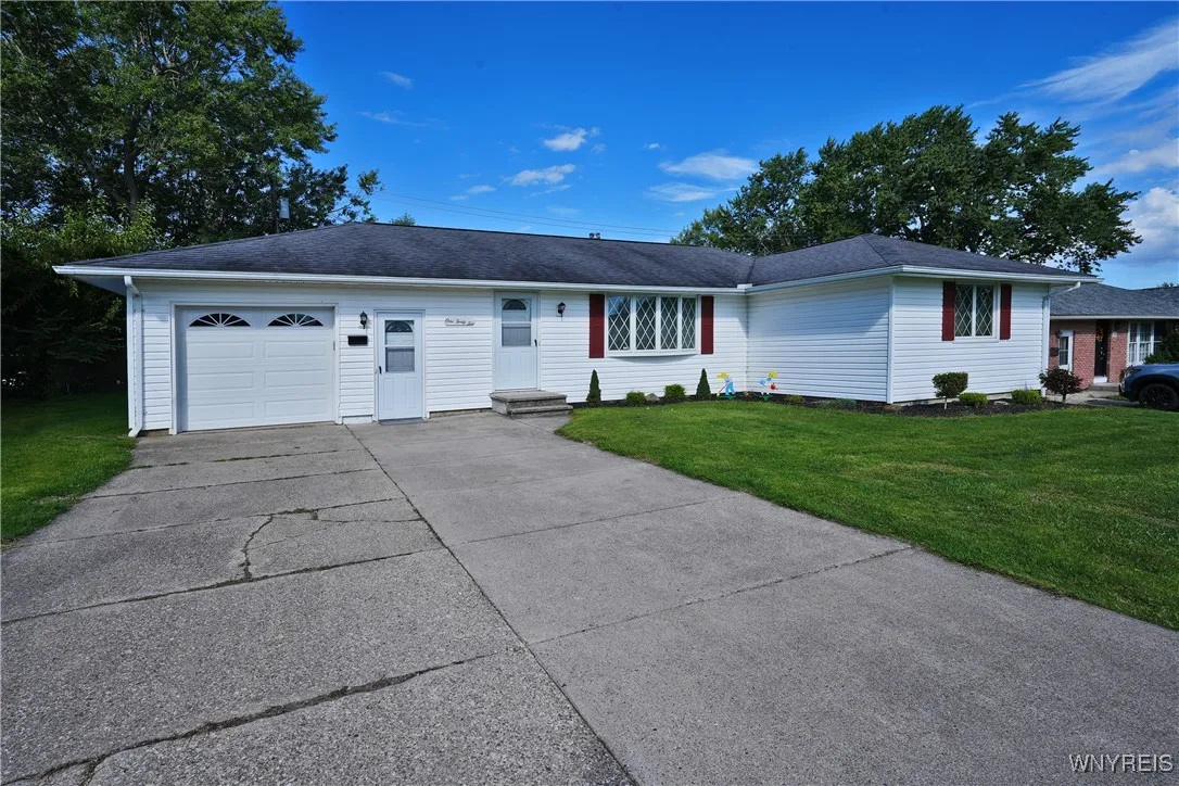 142 Sky Hi Drive, West Seneca, New York 14224, West Seneca, New York 14224, 3 Bedrooms Bedrooms, 8 Rooms Rooms,1 BathroomBathrooms,Residential,For Sale,142 Sky Hi Drive, West Seneca, New York 14224,0,B1634693