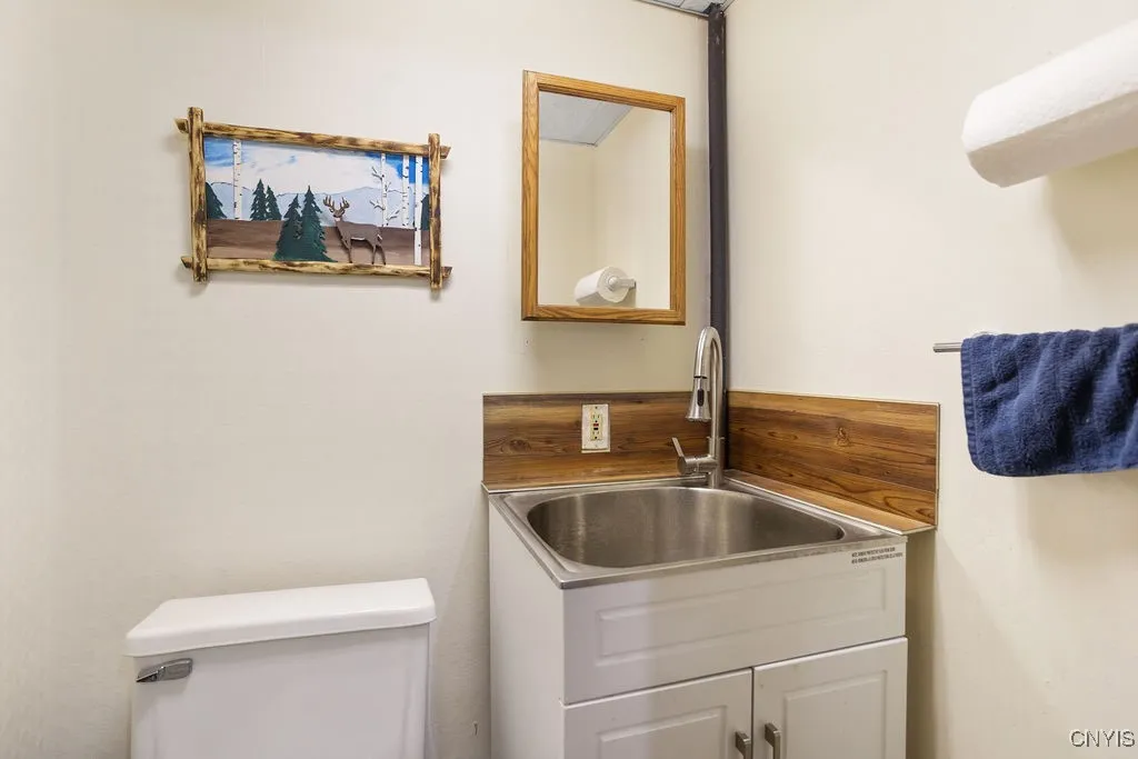 Basement 1/2 bath