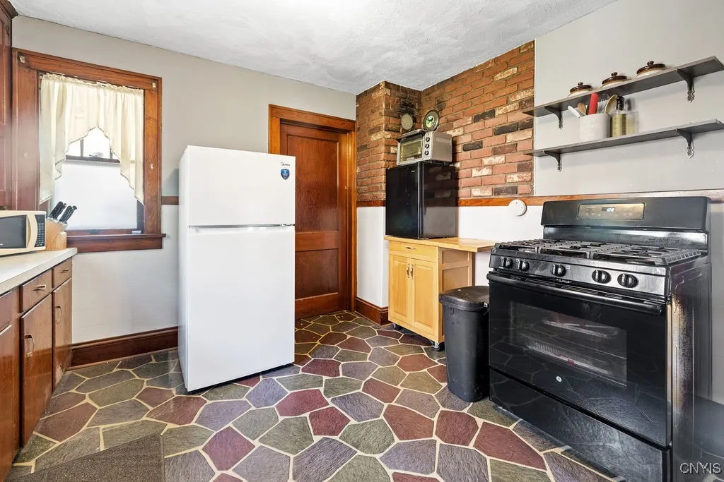 221 South Jay Street, Rome, New York 13440, Rome, New York 13440, 3 Bedrooms Bedrooms, 7 Rooms Rooms,1 BathroomBathrooms,Residential,Closed,221 South Jay Street, Rome, New York 13440,0,S1635057