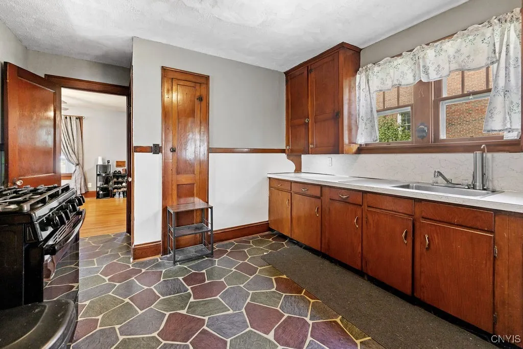 221 South Jay Street, Rome, New York 13440, Rome, New York 13440, 3 Bedrooms Bedrooms, 7 Rooms Rooms,1 BathroomBathrooms,Residential,Closed,221 South Jay Street, Rome, New York 13440,0,S1635057