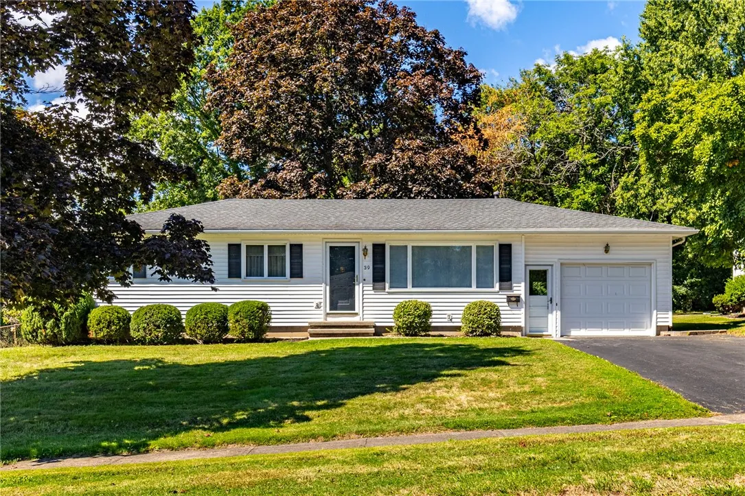 39 Rigney Lane, Greece, New York 14612, Greece, New York 14612, 3 Bedrooms Bedrooms, 5 Rooms Rooms,1 BathroomBathrooms,Residential,Closed,39 Rigney Lane, Greece, New York 14612,0,R1634776