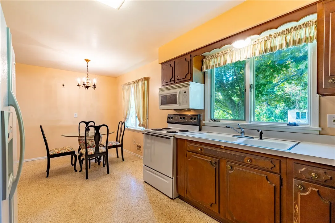 39 Rigney Lane, Greece, New York 14612, Greece, New York 14612, 3 Bedrooms Bedrooms, 5 Rooms Rooms,1 BathroomBathrooms,Residential,Closed,39 Rigney Lane, Greece, New York 14612,0,R1634776