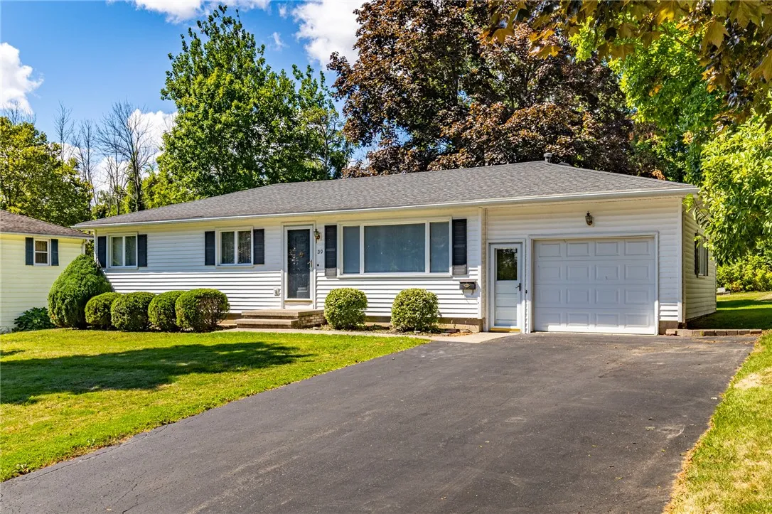 39 Rigney Lane, Greece, New York 14612, Greece, New York 14612, 3 Bedrooms Bedrooms, 5 Rooms Rooms,1 BathroomBathrooms,Residential,Closed,39 Rigney Lane, Greece, New York 14612,0,R1634776