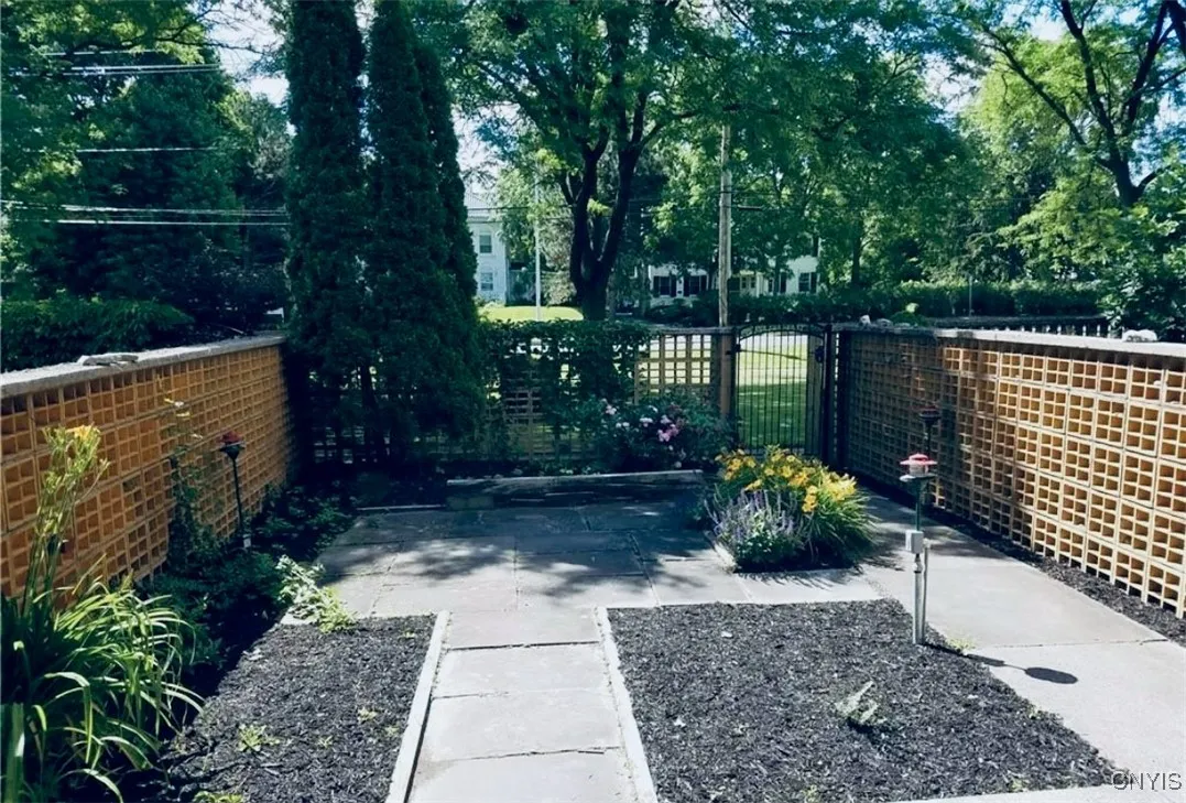 1227 James Street, Syracuse, New York 13203, Syracuse, New York 13203, 3 Bedrooms Bedrooms, 7 Rooms Rooms,2 BathroomsBathrooms,Residential Lease,Closed,1227 James Street, Syracuse, New York 13203,0,S1634660