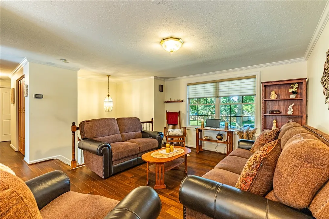 6 Spicewood Lane, Chili, New York 14624, Chili, New York 14624, 4 Bedrooms Bedrooms, 8 Rooms Rooms,2 BathroomsBathrooms,Residential,For Sale,6 Spicewood Lane, Chili, New York 14624,0,R1633335