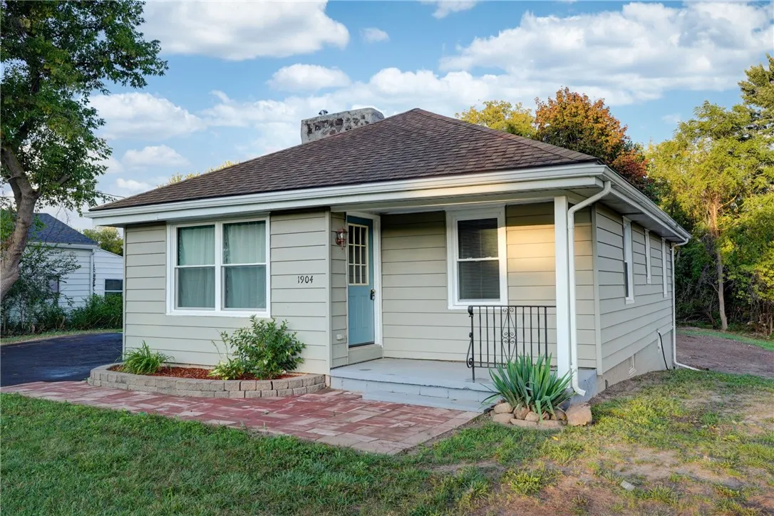 1904 Manitou Road, Greece, New York 14559, Greece, New York 14559, 3 Bedrooms Bedrooms, 6 Rooms Rooms,1 BathroomBathrooms,Residential,For Sale,1904 Manitou Road, Greece, New York 14559,0,R1634041