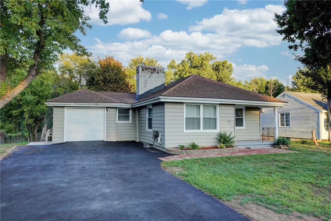 1904 Manitou Road, Greece, New York 14559, Greece, New York 14559, 3 Bedrooms Bedrooms, 6 Rooms Rooms,1 BathroomBathrooms,Residential,For Sale,1904 Manitou Road, Greece, New York 14559,0,R1634041