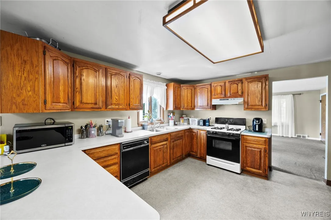 67 Rose Avenue, West Seneca, New York 14224, West Seneca, New York 14224, 5 Bedrooms Bedrooms, ,2 BathroomsBathrooms,Residential,For Sale,67 Rose Avenue, West Seneca, New York 14224,0,B1629444