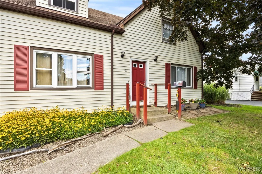 67 Rose Avenue, West Seneca, New York 14224, West Seneca, New York 14224, 5 Bedrooms Bedrooms, ,2 BathroomsBathrooms,Residential,For Sale,67 Rose Avenue, West Seneca, New York 14224,0,B1629444