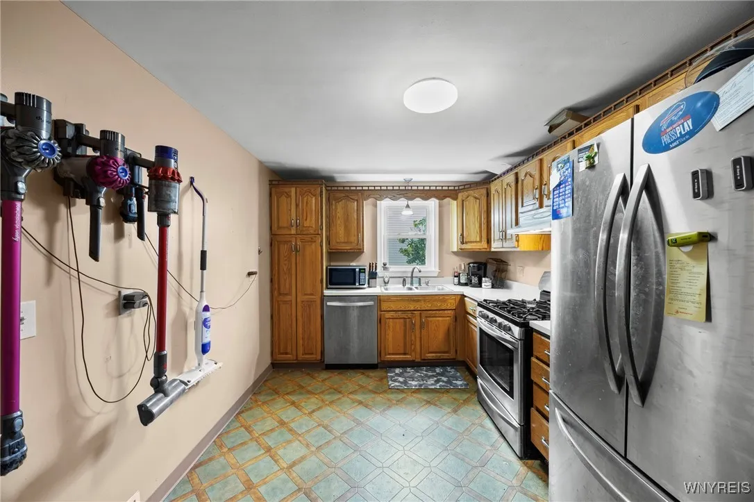 67 Rose Avenue, West Seneca, New York 14224, West Seneca, New York 14224, 5 Bedrooms Bedrooms, ,2 BathroomsBathrooms,Residential,For Sale,67 Rose Avenue, West Seneca, New York 14224,0,B1629444