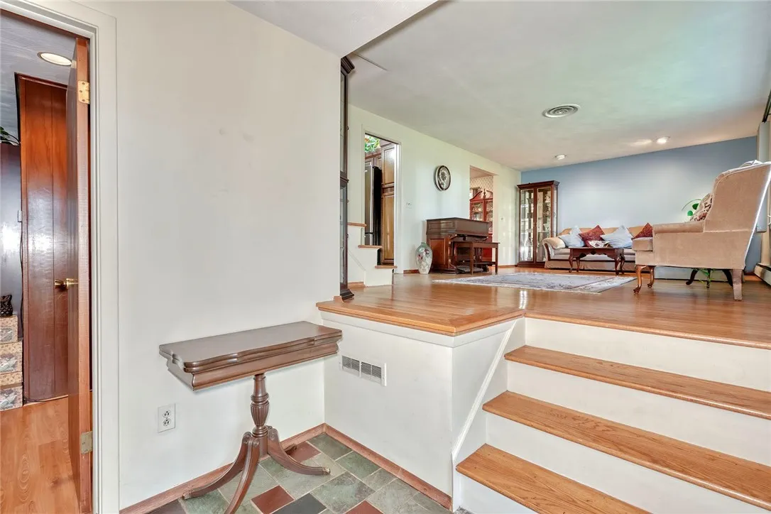 696 Summit Drive, Webster, New York 14580, Webster, New York 14580, 3 Bedrooms Bedrooms, 7 Rooms Rooms,1 BathroomBathrooms,Residential,Closed,696 Summit Drive, Webster, New York 14580,0,R1633428