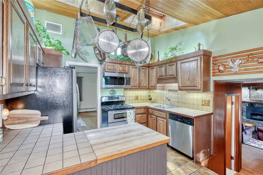 696 Summit Drive, Webster, New York 14580, Webster, New York 14580, 3 Bedrooms Bedrooms, 7 Rooms Rooms,1 BathroomBathrooms,Residential,Closed,696 Summit Drive, Webster, New York 14580,0,R1633428
