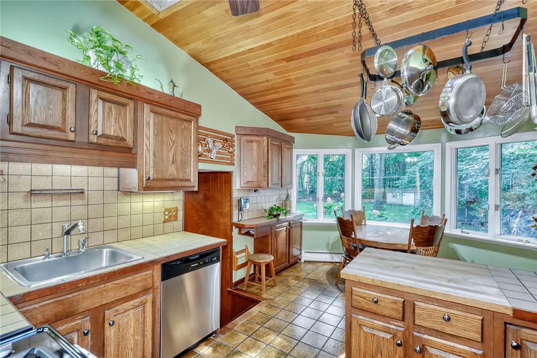 696 Summit Drive, Webster, New York 14580, Webster, New York 14580, 3 Bedrooms Bedrooms, 7 Rooms Rooms,1 BathroomBathrooms,Residential,Closed,696 Summit Drive, Webster, New York 14580,0,R1633428