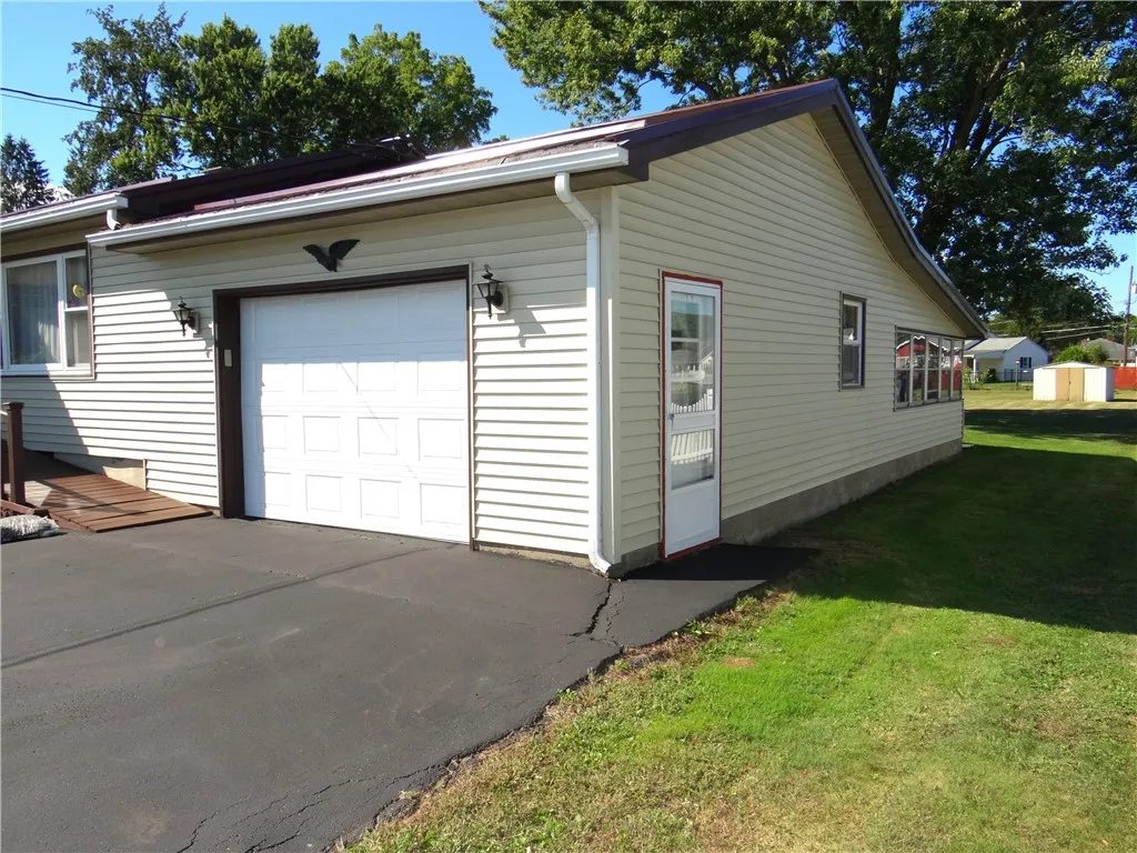 980 Pauline Avenue, Southport, New York 14871, Southport, New York 14871, 3 Bedrooms Bedrooms, 6 Rooms Rooms,1 BathroomBathrooms,Residential,For Sale,980 Pauline Avenue, Southport, New York 14871,0,R1635134