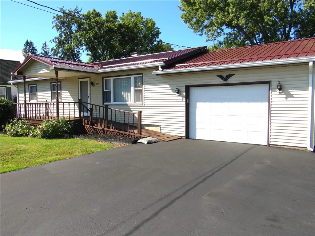 980 Pauline Avenue, Southport, New York 14871, Southport, New York 14871, 3 Bedrooms Bedrooms, 6 Rooms Rooms,1 BathroomBathrooms,Residential,For Sale,980 Pauline Avenue, Southport, New York 14871,0,R1635134
