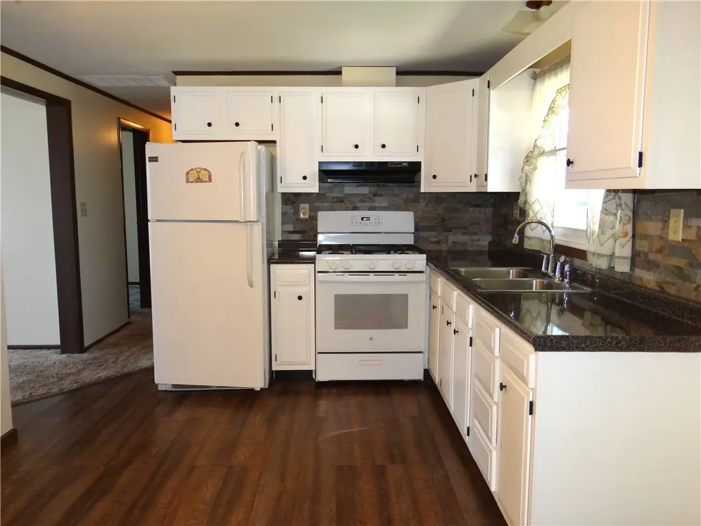 980 Pauline Avenue, Southport, New York 14871, Southport, New York 14871, 3 Bedrooms Bedrooms, 6 Rooms Rooms,1 BathroomBathrooms,Residential,For Sale,980 Pauline Avenue, Southport, New York 14871,0,R1635134