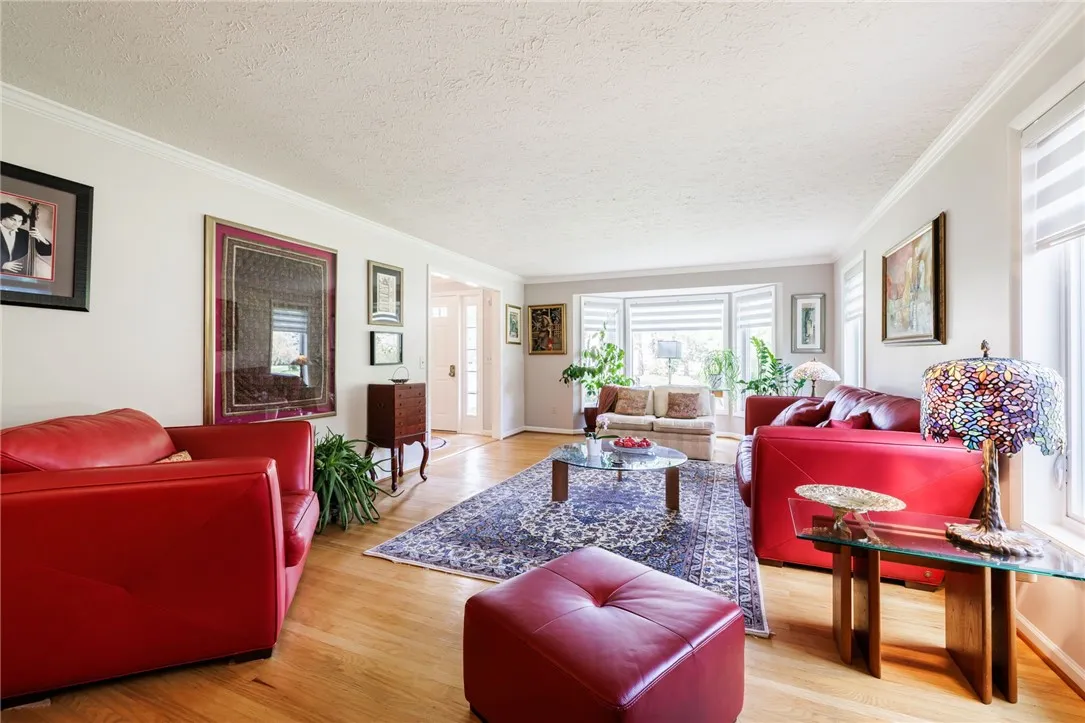 2 White Briar, Pittsford, New York 14534, Pittsford, New York 14534, 5 Bedrooms Bedrooms, 13 Rooms Rooms,2 BathroomsBathrooms,Residential,Closed,2 White Briar, Pittsford, New York 14534,0,R1635111